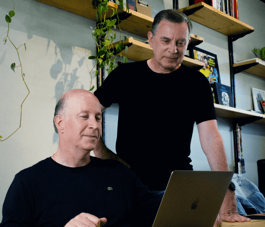 Eduardo Falcetta e Marc Stanton em retrato institucional da Resollute